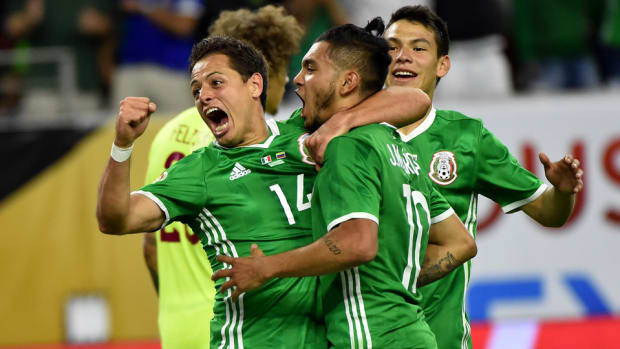 jesus-corona-chicharito-mexico.jpg